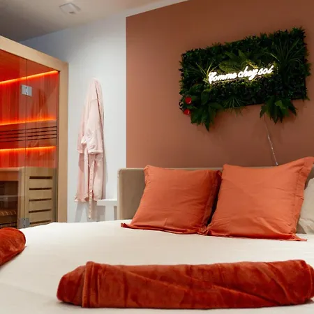 Comme Chez Soi - *