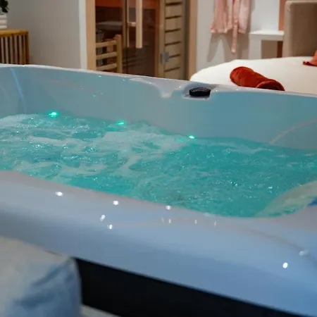 Comme Chez Soi -