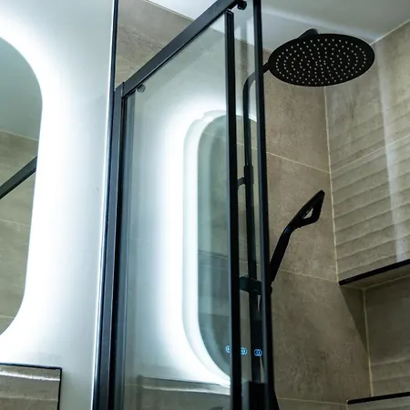 Comme Chez Soi - *
